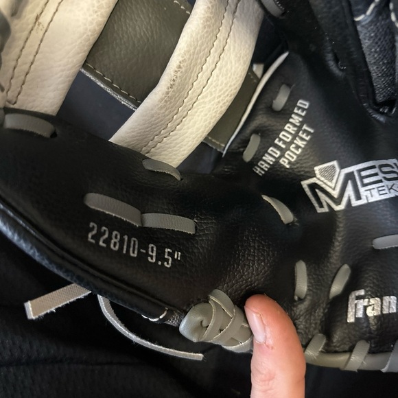 Franklin Sports 9.5'' Kids Baseball Meshtek Teeball Glove/Ball- Right Hand Throw - Picture 5 of 12